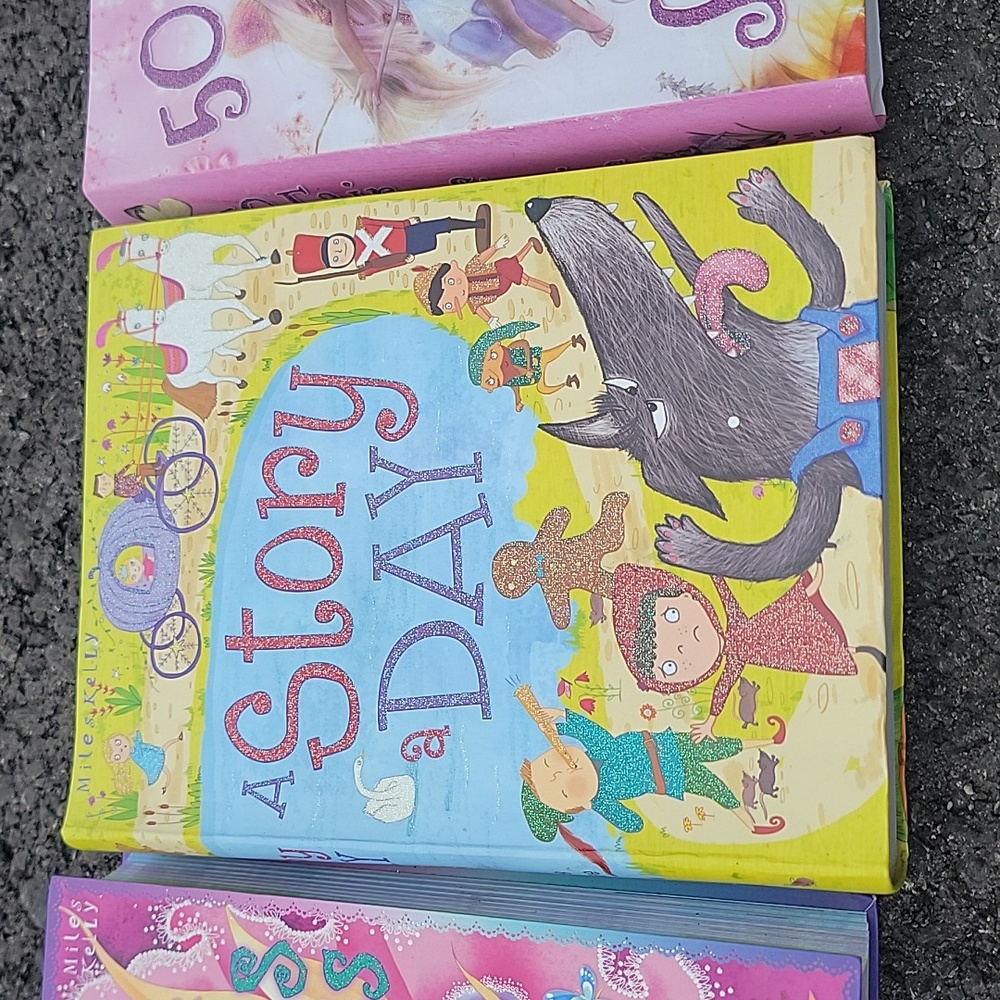 Books - Picture 3 of 4